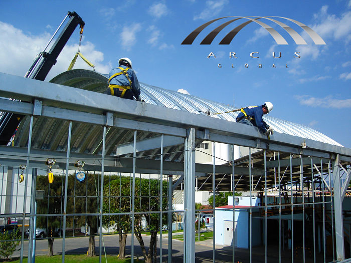 montaje de arcotechos o techo autoportantes