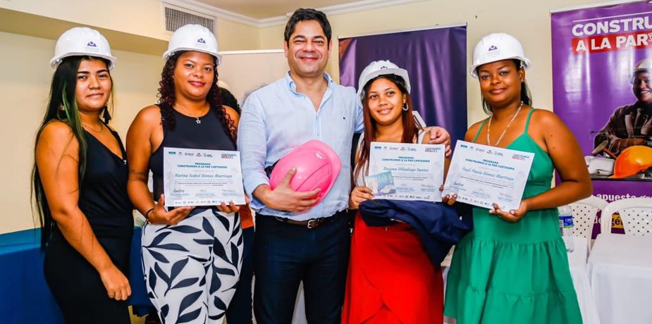 37 mujeres graduadas en Cartagena por el programa «Construimos a la Par»